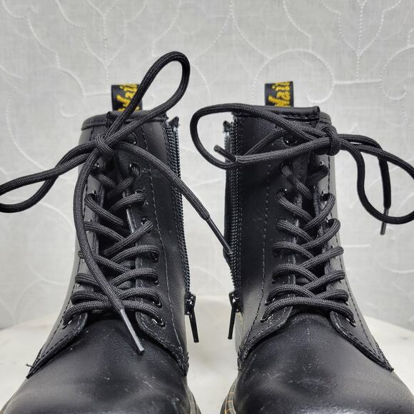 Dr. Martens Zavala Combat Boot Youth 2 Black Leather Lace Up Air Cushioned LA004 - Picture 9 of 16